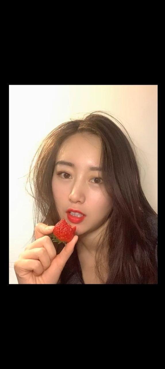 超真实迷奸空姐！脚趾头插穴都能插出水来地骚货 这丰满的样子简直了-3