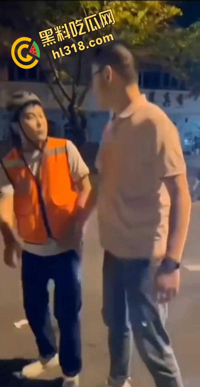 君子动口不动手,达州代驾口水战,用矿泉水喷对面一脸,伤害不高侮辱性极强,代驾小哥技高一筹啊!-7