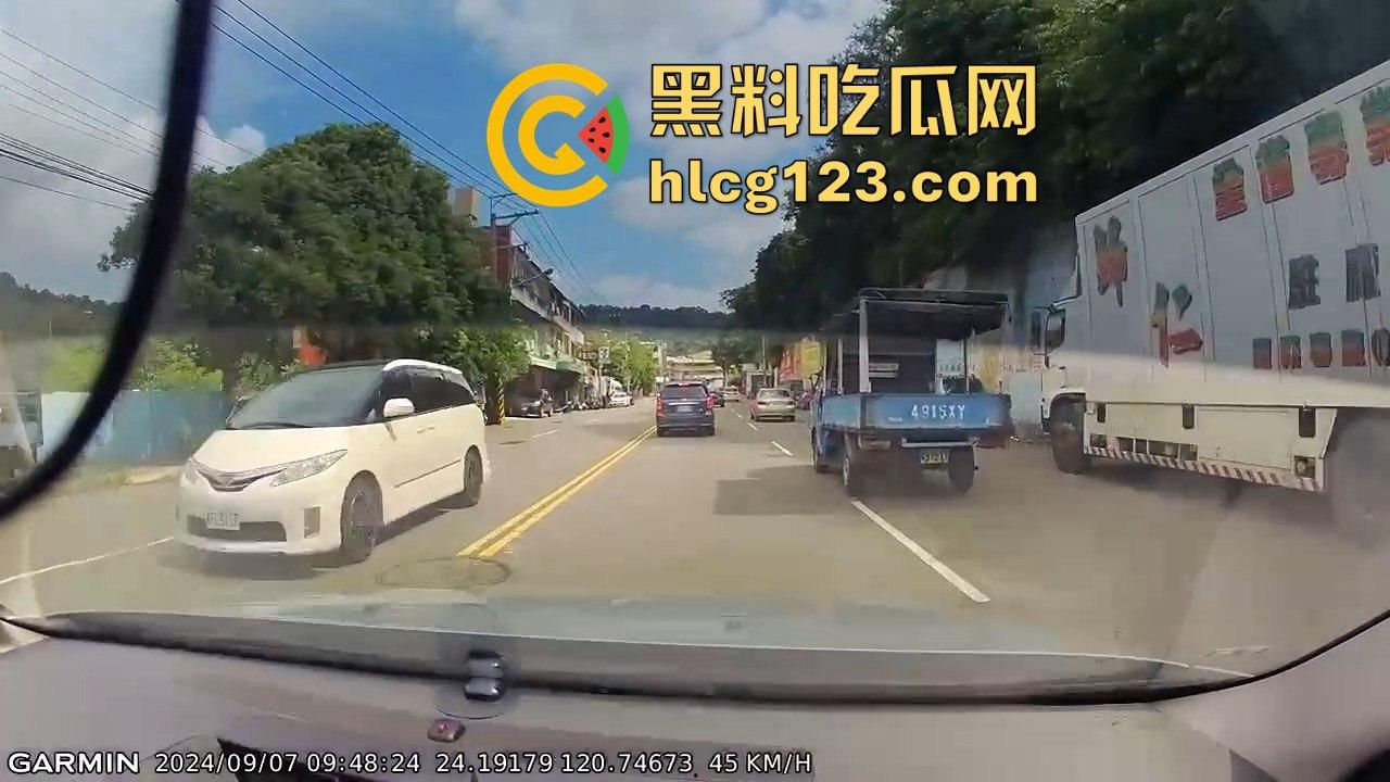台湾便衣警察摩托车别停货车,上演街头惊险抓捕在逃犯!-11