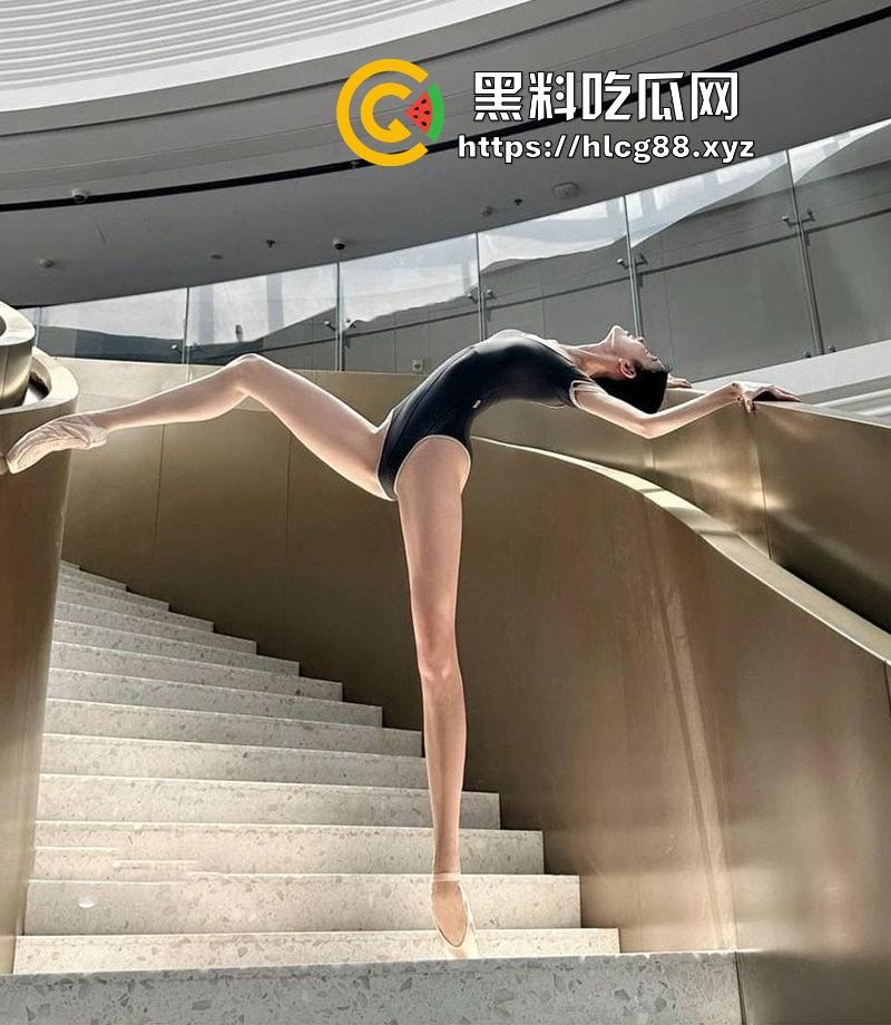 华南师范大学反差舞蹈老师【李欣】超高颜值一字马 骚穴被不同男人无套爆操 性爱视频曝光流出!-6