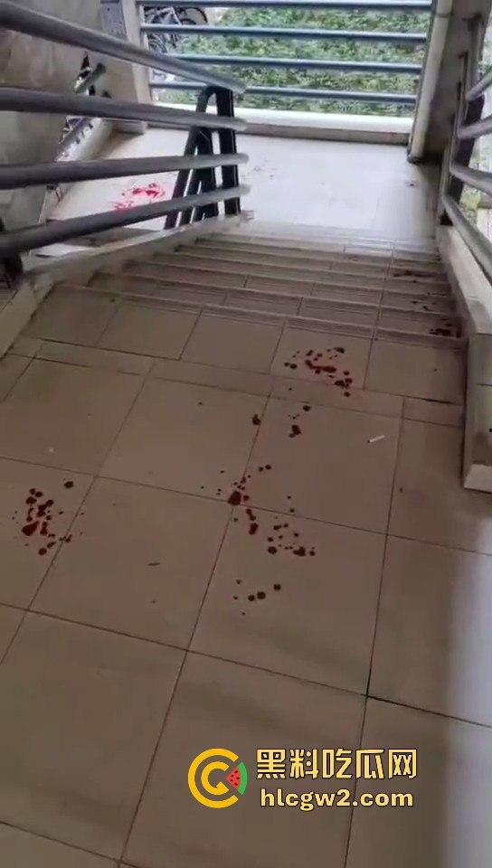 广东工业大学惊现捅人事件！凶手反锁宿舍内，保安公安疯狂踹门！-3