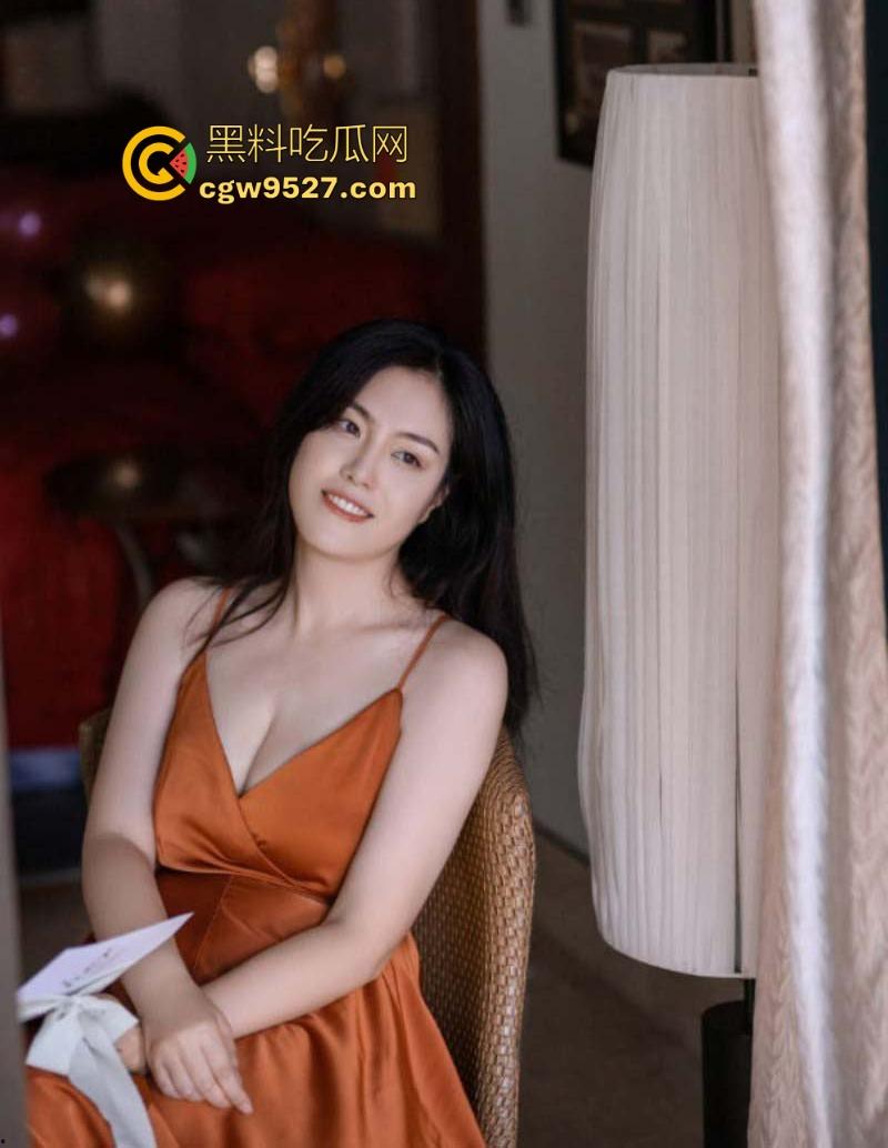 常州母狗人妻【秦柳柳】发泄欲望,居然抛夫弃子,不远千里送逼炮友,骚穴被操到直冒白浆!-4