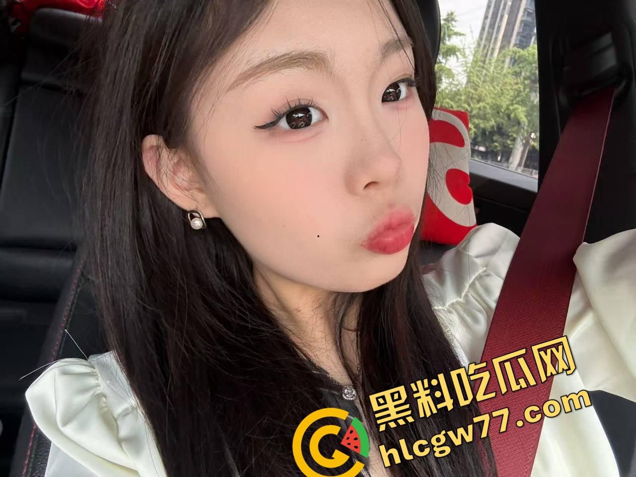 钱花了鸡撸了逼没插，大哥找小姐体验高端自撸套餐，骚逼玩得蹭到流水，最后却只能当手冲背景！-4