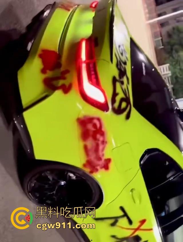 疑是宝马最新配色涂装?福清宝马渣男脚踏多船被发现,多名女友上门给其车改装,还别说这配色还行!-9