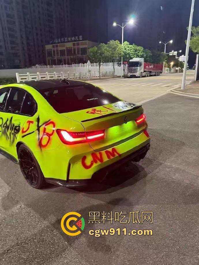 疑是宝马最新配色涂装?福清宝马渣男脚踏多船被发现,多名女友上门给其车改装,还别说这配色还行!-10