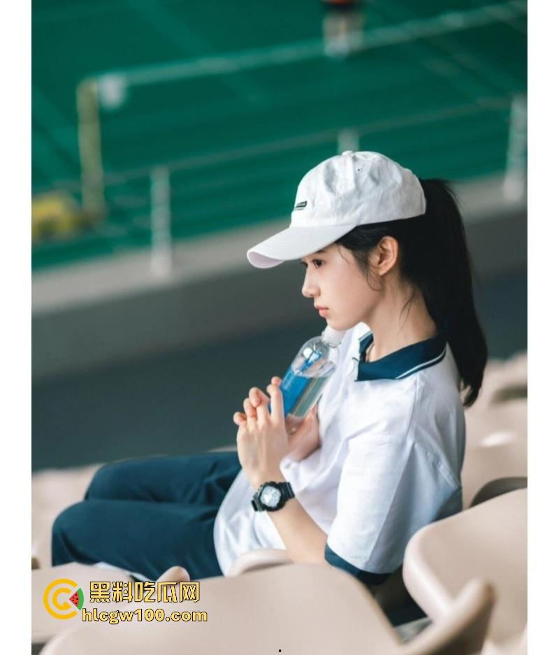 中央戏剧学院外围女【圈圈】特斯拉车震直播,主动送炮邀请群友内射骚穴,被操哭展现母狗本色!-12