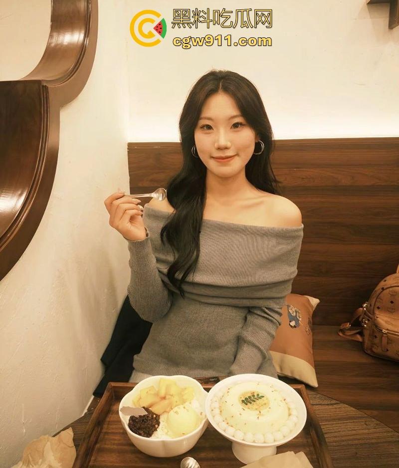 武汉师范大学【刘婷婷】与男友性爱视频流出,清纯学妹化身全自动榨精机,骑乘榨精露脸口爆,反差骚劲十足!-1