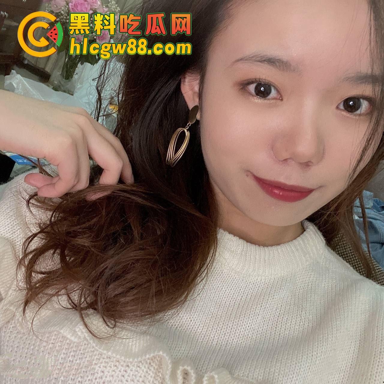 南昌银行『 陈若水 』生日蛋糕还没消化,就被行长猛操一整天,口活清理舔到鸡巴发红,真有上进心!-5