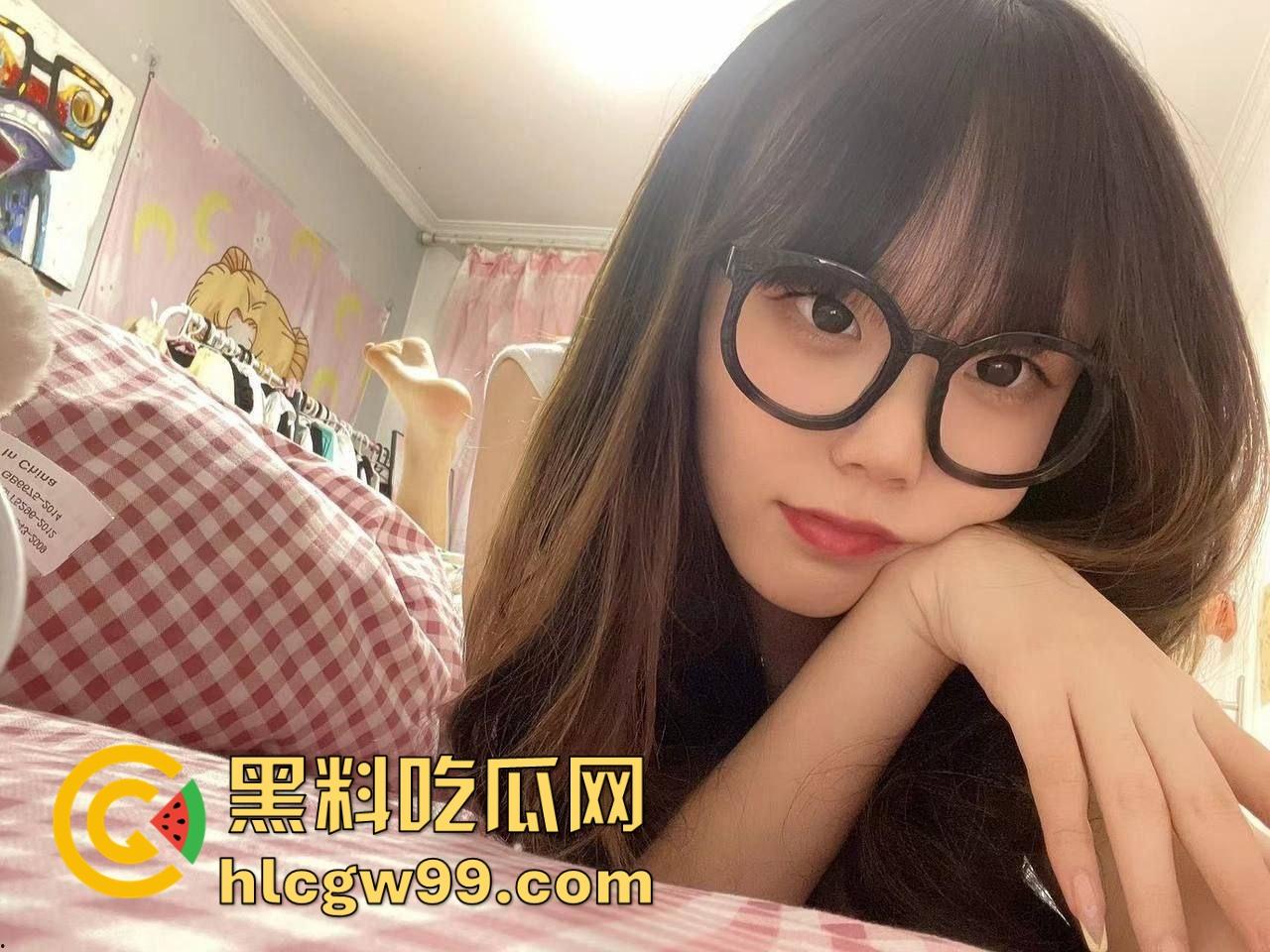 初恋还是初恋，嫩逼还是嫩逼，回家过年相遇，几杯酒下肚直接开房，一摸还是当年那个水汪汪的感觉！-9