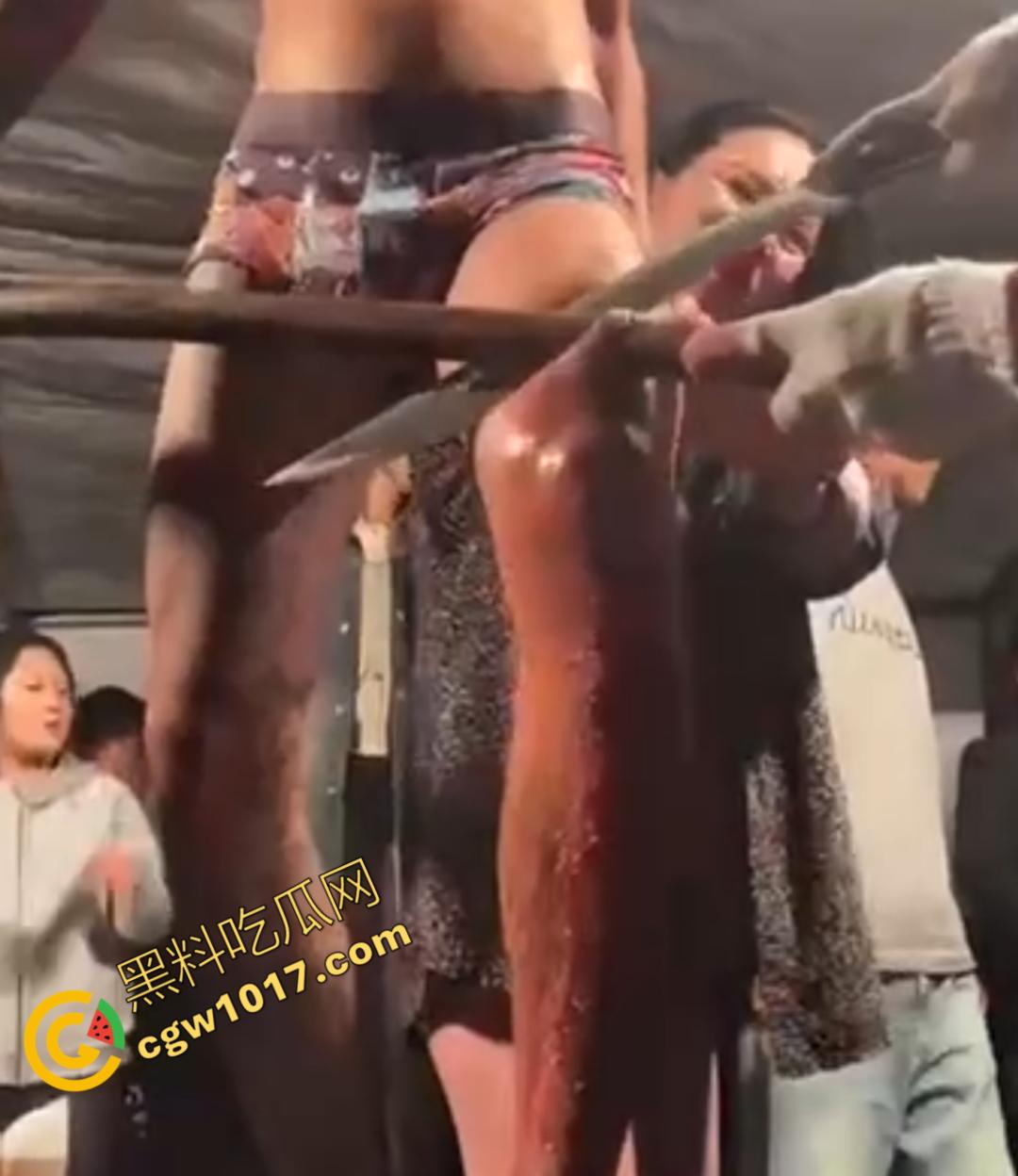 血肉横飞的惊悚杂技秀:铁链穿鼻,割肉喷血,震撼夺目,酷烈表演让人目眩,胆小者勿入!-4