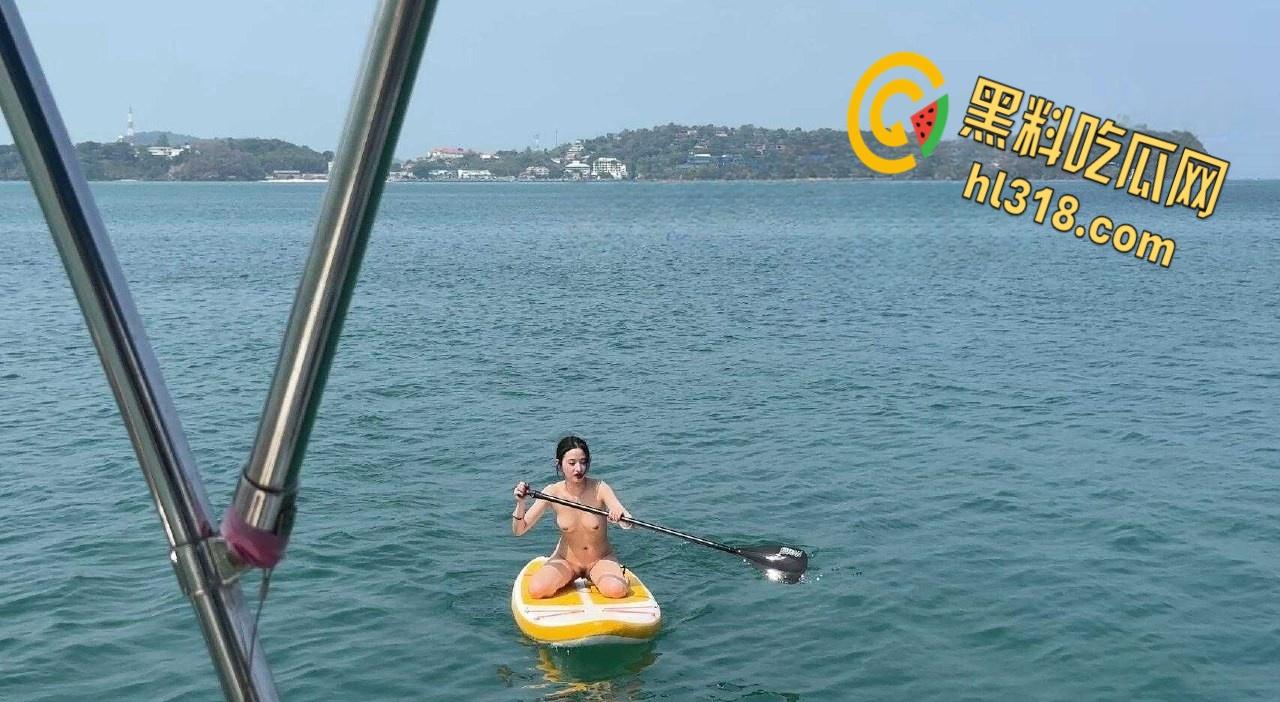 天气太热一道亮丽的风景线,极品气质美女裸体划船出游,给骚逼散散味,清凉一夏!-1