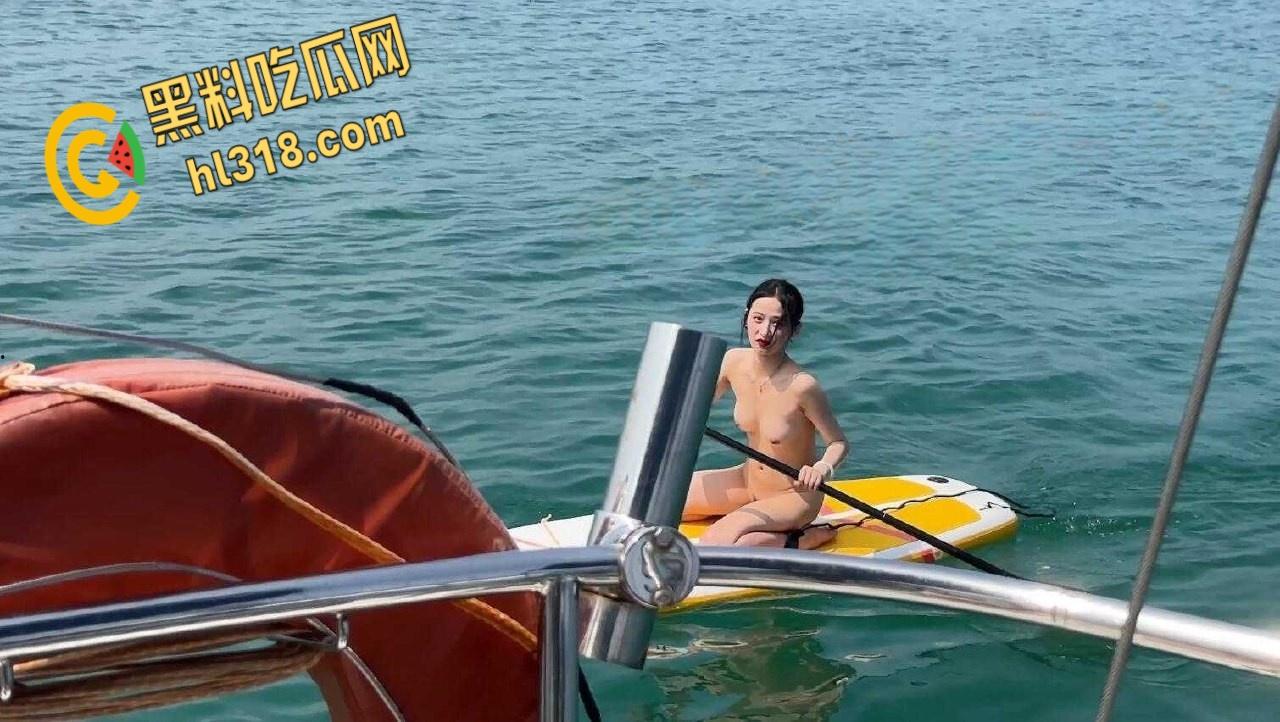 天气太热一道亮丽的风景线,极品气质美女裸体划船出游,给骚逼散散味,清凉一夏!-5