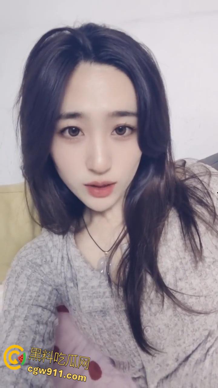 重庆少妇【赵晓丽】,偷偷下海当裸体模特,还跟摄影师出轨偷情,母狗般被人玩弄,无套爆操粉嫩小穴 !-1