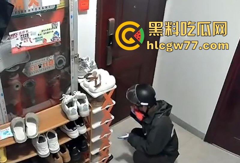 南通拆迁房小区 半夜惊现变态男 蹲守民宅狂舔女户主高跟鞋 五分钟监控视频流出!-2