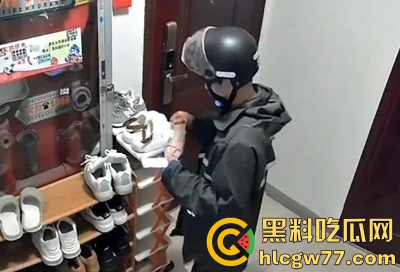 南通拆迁房小区 半夜惊现变态男 蹲守民宅狂舔女户主高跟鞋 五分钟监控视频流出!-5