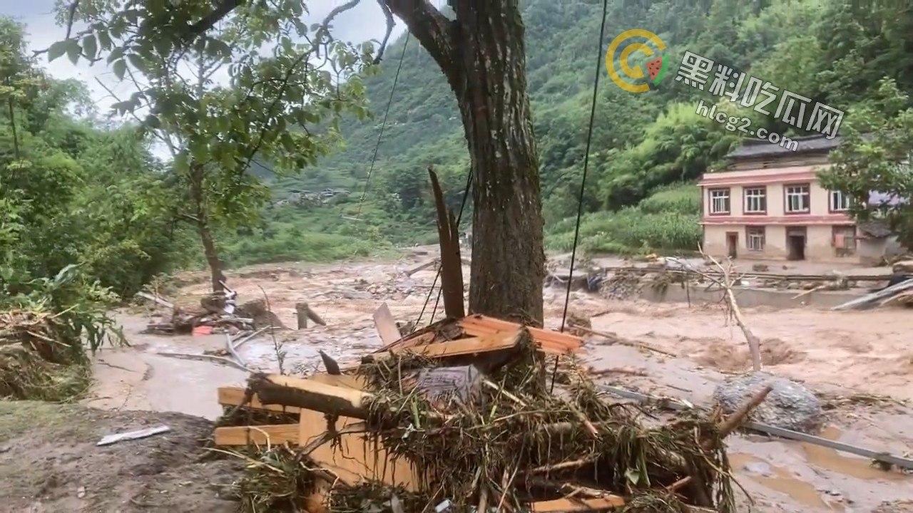 四川雅安汉源县暴雨肆虐：30余人失联，灾后现场触目惊心-7