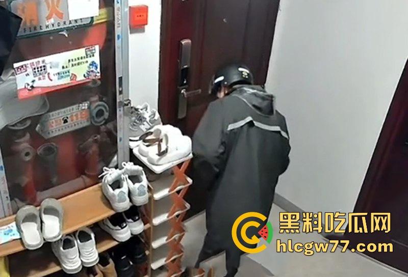 南通拆迁房小区 半夜惊现变态男 蹲守民宅狂舔女户主高跟鞋 五分钟监控视频流出!-7