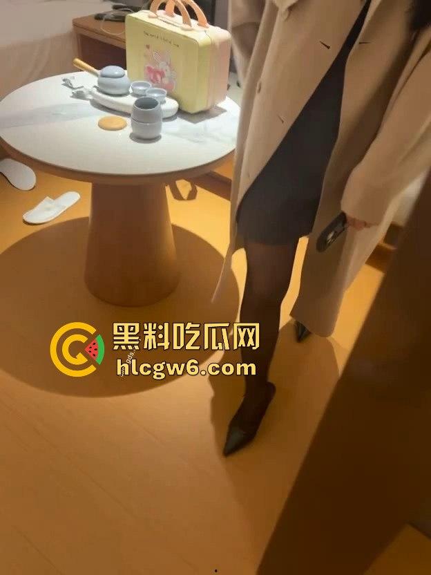 调教界狗链子缠脖的祖师爷【Nic学长】 百人斩专操05后学生妹，妹子一放学就当母狗，灌尿抽脸无套操到浪叫！-13