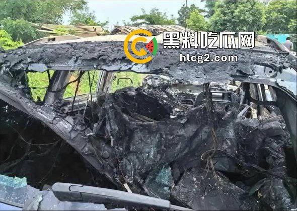 四川成都宝马新能源电车自燃事件!男子超速撞上安全岛 车毁人亡 瞬间火葬当场!-12