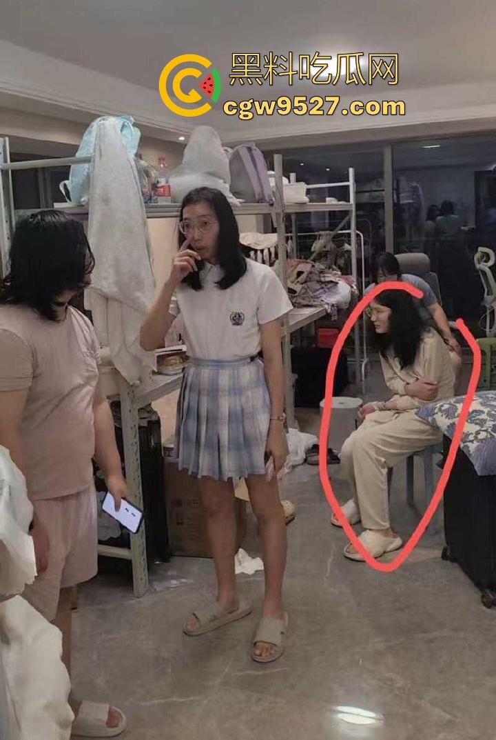 武汉多地小区爆发房东联合排斥人妖事件,他们聚众开淫趴组织自残 流转武汉各小区遭受各区联合排斥!-6