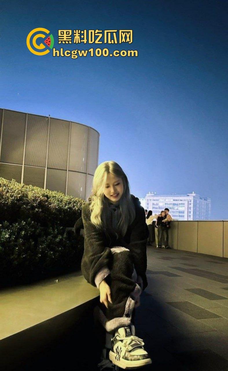 亚文化女友【赵婷】骚到极致，平时正经得像个人脱了衣服直接化身母狗，用跳蛋自慰到白浆直流 真的亚得一批！-6