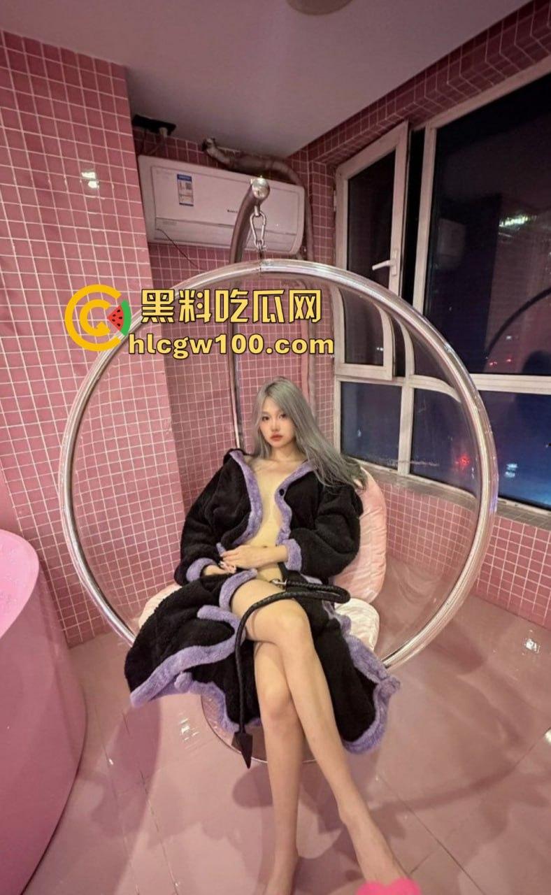 亚文化女友【赵婷】骚到极致，平时正经得像个人脱了衣服直接化身母狗，用跳蛋自慰到白浆直流 真的亚得一批！-7