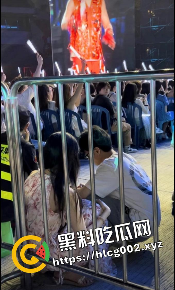 薛之谦重庆演唱会再现顶级沸羊羊!女生当众否认男生陪同 抖音号小五仁涨粉二十万 微信被爆出 真叫她玩明白了-7