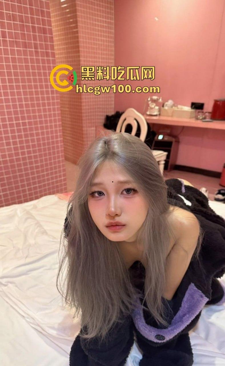 亚文化女友【赵婷】骚到极致，平时正经得像个人脱了衣服直接化身母狗，用跳蛋自慰到白浆直流 真的亚得一批！-14