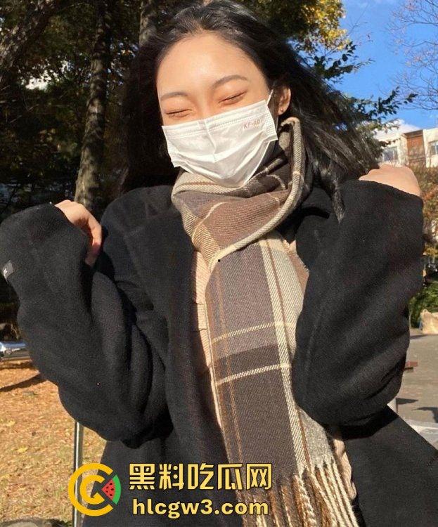 学姐宿舍变成人间春宫, 抠逼自慰闭眼幻想被猛操,高潮抽搐喷汁,偷拍视频直冲你的G点!-1