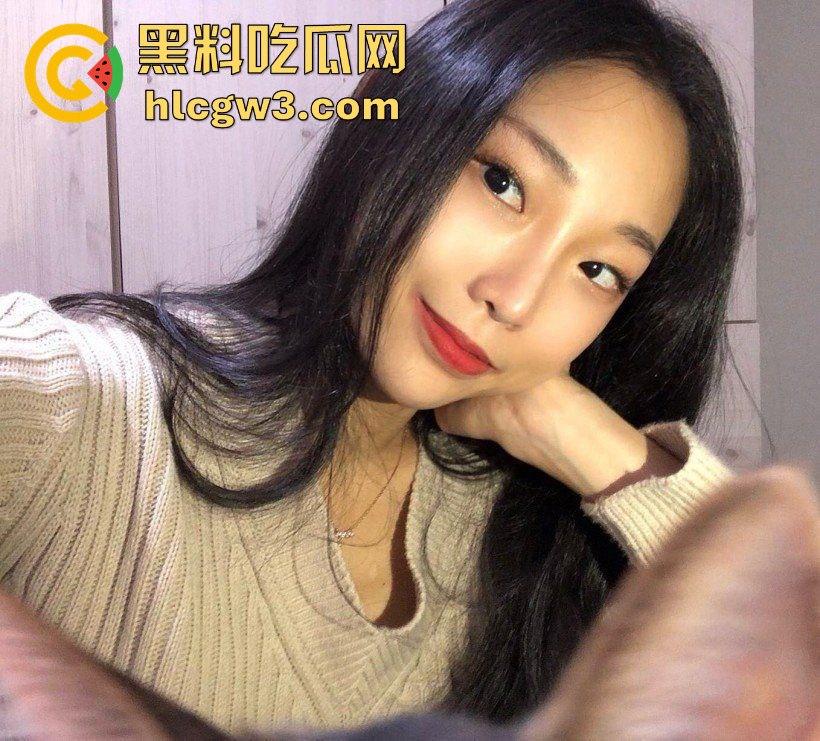 学姐宿舍变成人间春宫, 抠逼自慰闭眼幻想被猛操,高潮抽搐喷汁,偷拍视频直冲你的G点!-4