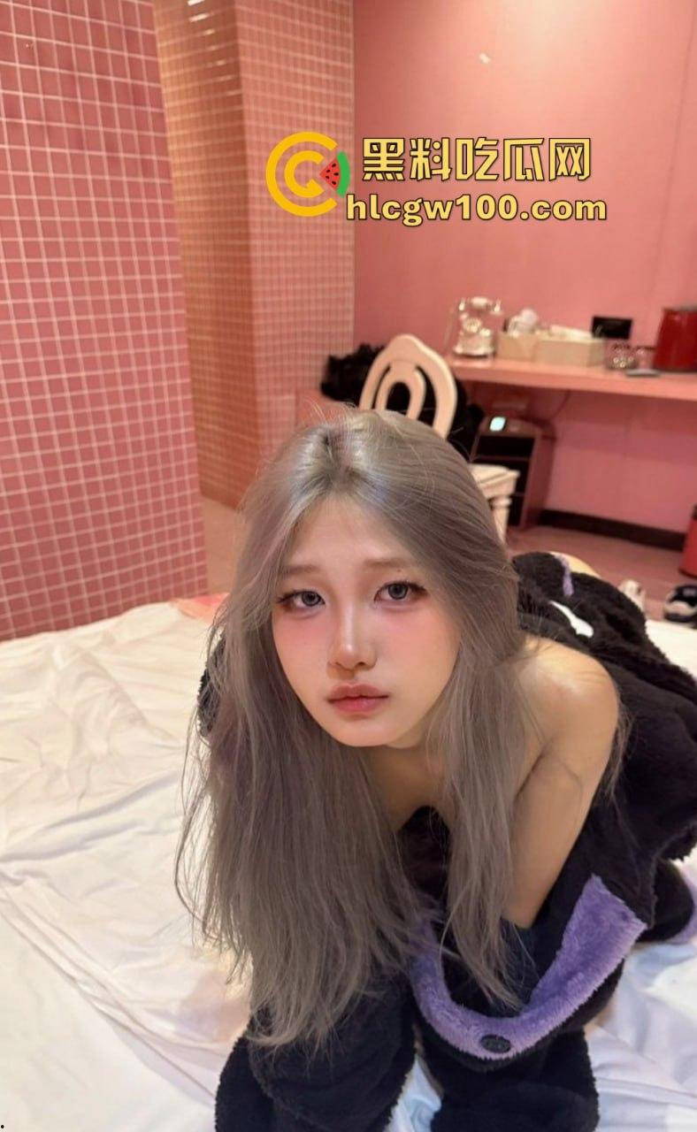 亚文化女友【赵婷】骚到极致，平时正经得像个人脱了衣服直接化身母狗，用跳蛋自慰到白浆直流 真的亚得一批！-17