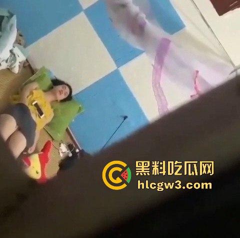 学姐宿舍变成人间春宫, 抠逼自慰闭眼幻想被猛操,高潮抽搐喷汁,偷拍视频直冲你的G点!-7