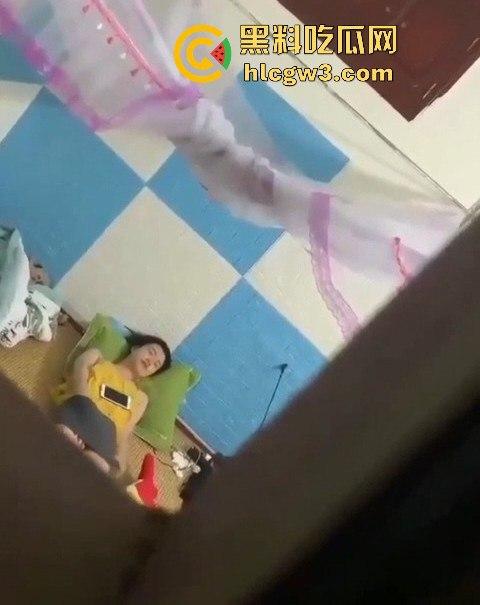 学姐宿舍变成人间春宫, 抠逼自慰闭眼幻想被猛操,高潮抽搐喷汁,偷拍视频直冲你的G点!-9