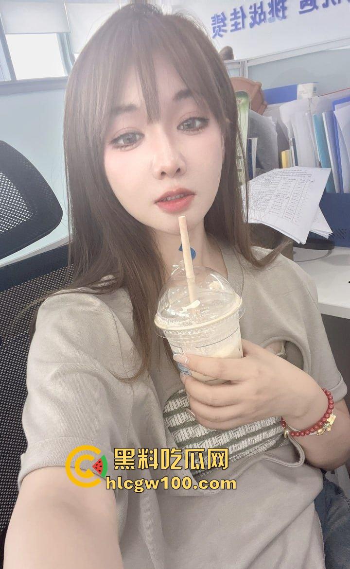 石家庄少妇文员『熊可心』桌上揉穴喷淫水湿透桌面,大奶子又软又白,老板欲火焚身直接腿软!-7