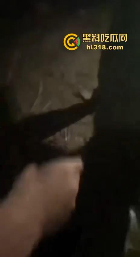 甘肃省定西市岷县多人群殴霸凌视频曝光， 逼其口含避孕套吹泡泡，还像狗一样爬，边爬边殴打！-4