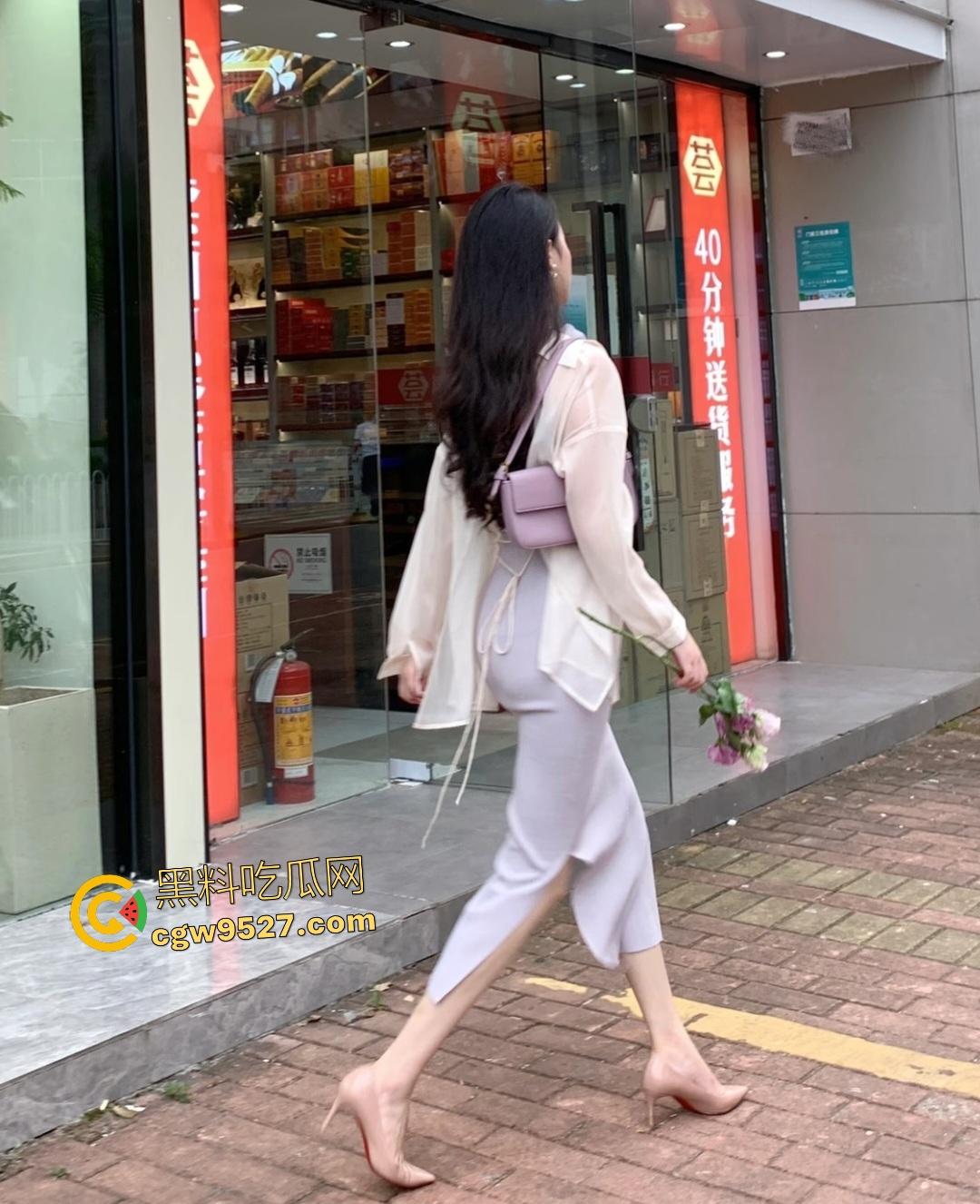 浙江第一美女老师【龙丽珍】，找前男友上课，口交到出白沫，做爱时逼还能发出音乐的响声！-1