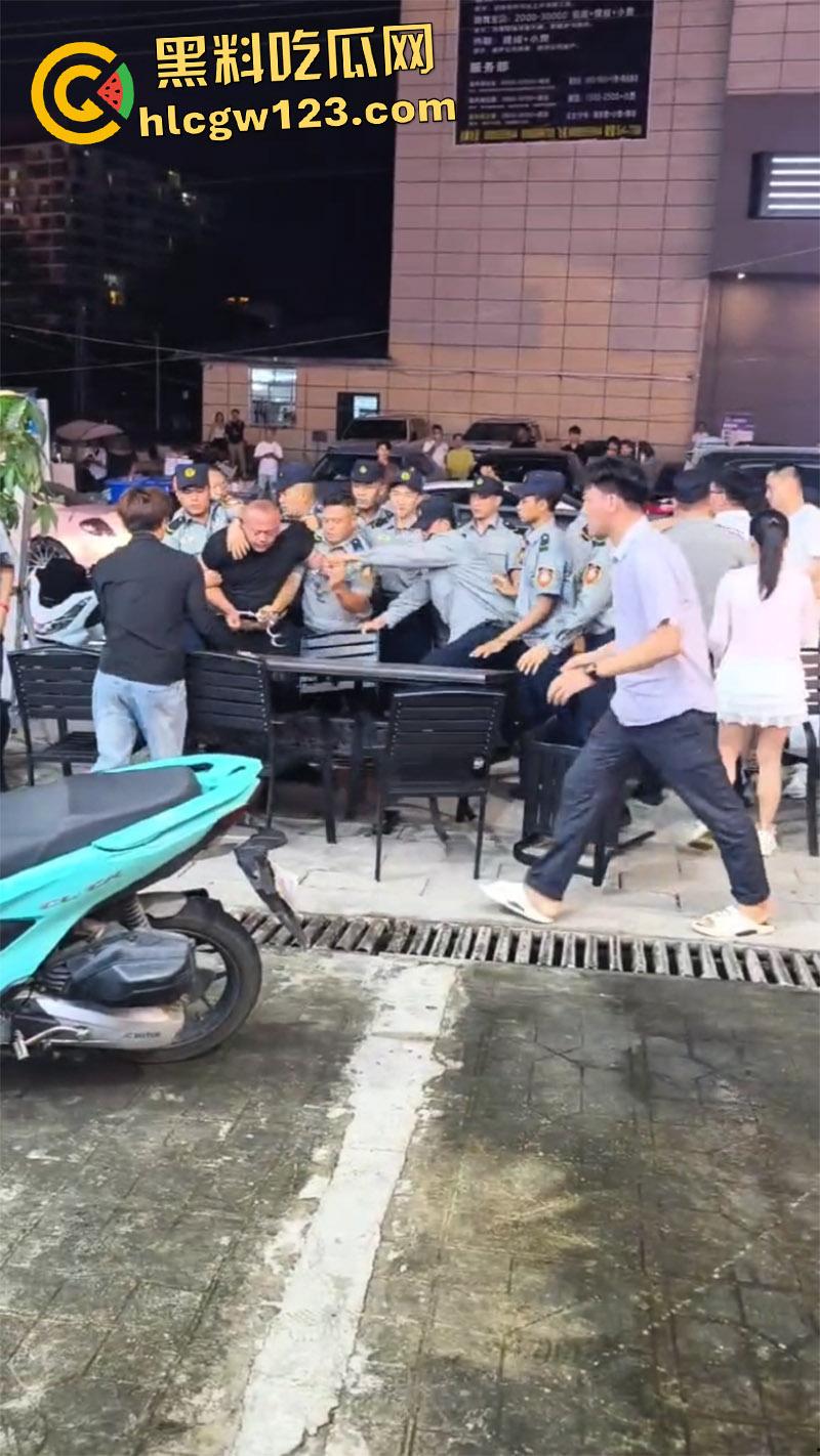 缅甸勐拉抓捕电诈大哥，直接叫来兄弟和警察对峙，无奈只能呼叫增援，现场实拍画面流出！-5