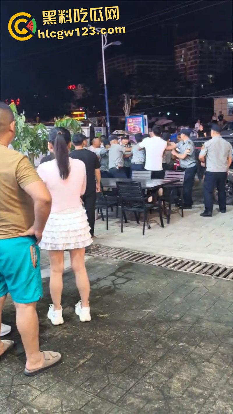 缅甸勐拉抓捕电诈大哥，直接叫来兄弟和警察对峙，无奈只能呼叫增援，现场实拍画面流出！-8