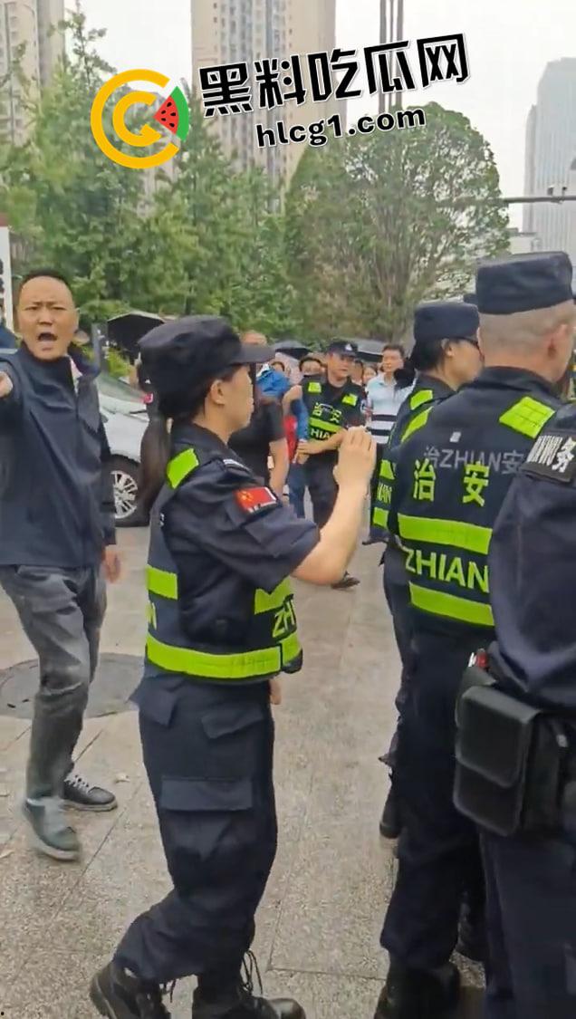 重庆渝北区 学区房学校未兑现 五大小区集体维权 与警察混战 多名业主被抓 现场视频流出-2