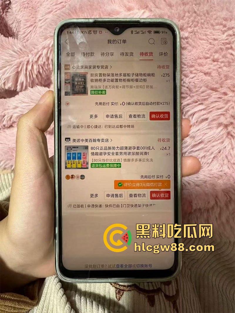 抖音萝莉【文子】惨被猥琐男背刺,没钱买衣服却贷款嫖娼,鸡店赖账被偷拍,避孕套先用后付用完还想退?-5