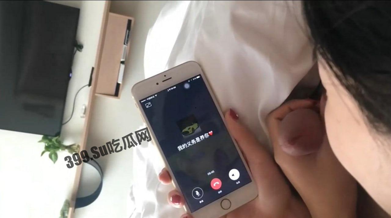 玩的就是心跳！骚鸡边吃鸡吧边勾引男人 刺激 这个才是极品-1