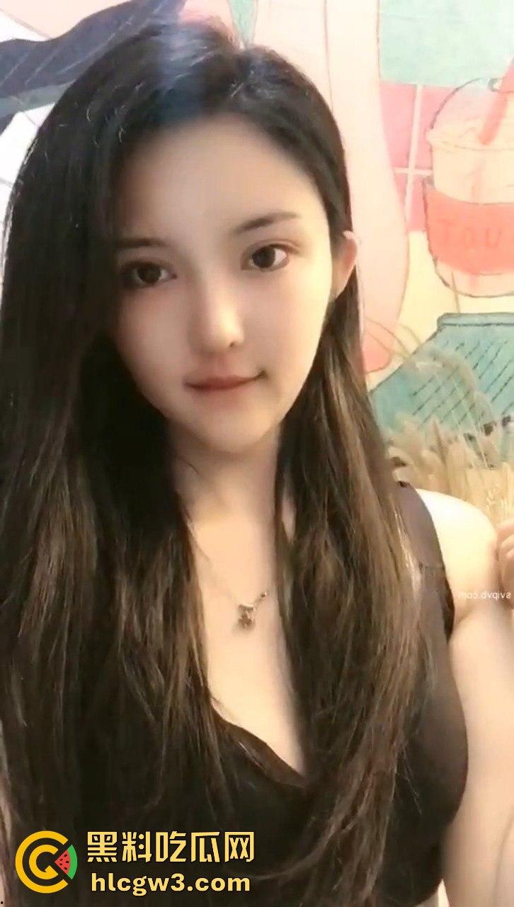 快手网红【红红小公主】榜一福利视频外泄！性感御姐大胆露穴自慰，挑逗姿势骚到极致！-3