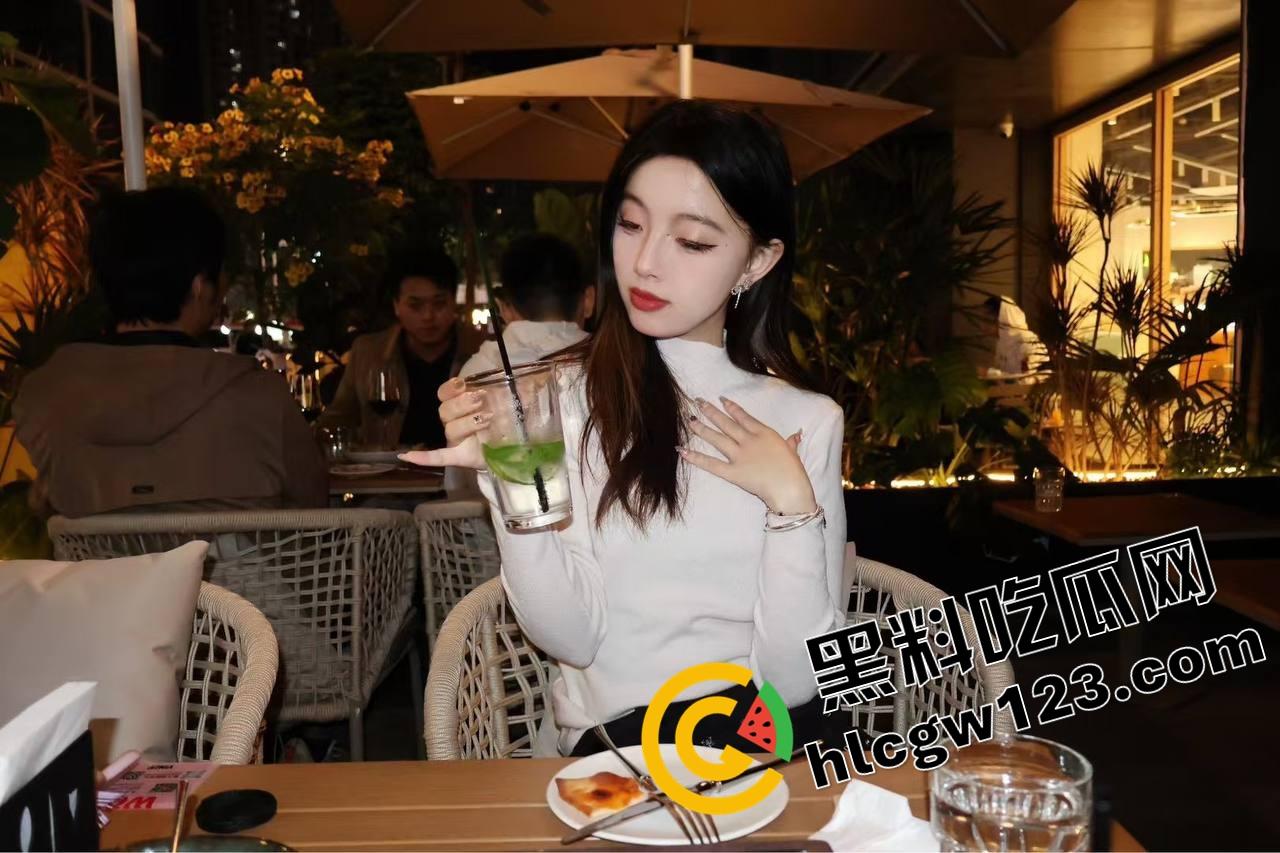 不是每只鲍都是九头鲍，这户型才叫王炸，包裹感拉满，牛子进去就不想出来，黑料吃瓜热推极品骚穴！-1