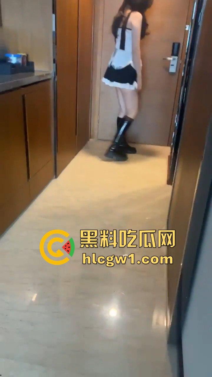 杭州外国语长腿学生妹『 陈雯 』被调教大神操到飞升！从单人啪啪到多人狂操，叫得像头小野猪！-7