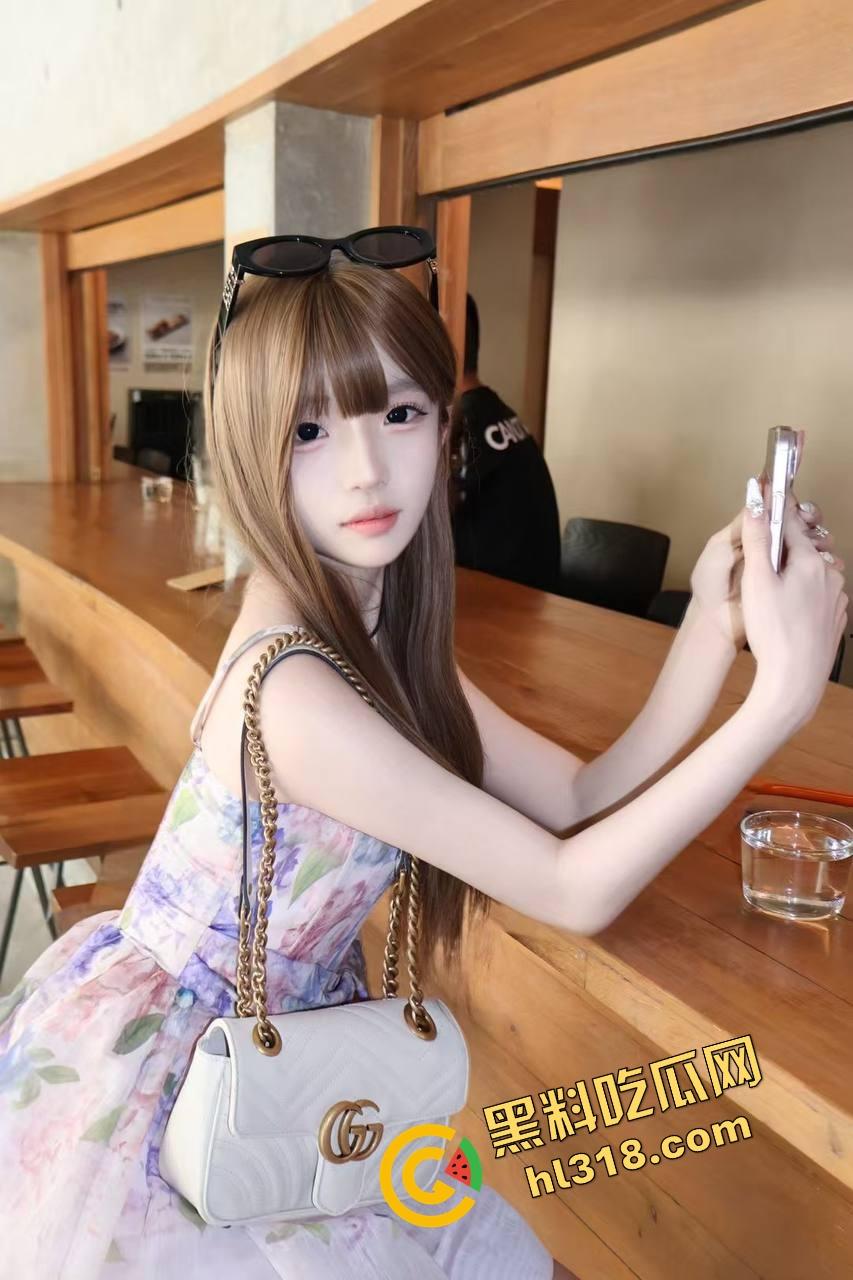 武汉顶奢SM会所曝光变态癖,绳结卡逼眼磨到直流水,吊着来回蹭得腿抖颤,贫穷限制了想象!-2