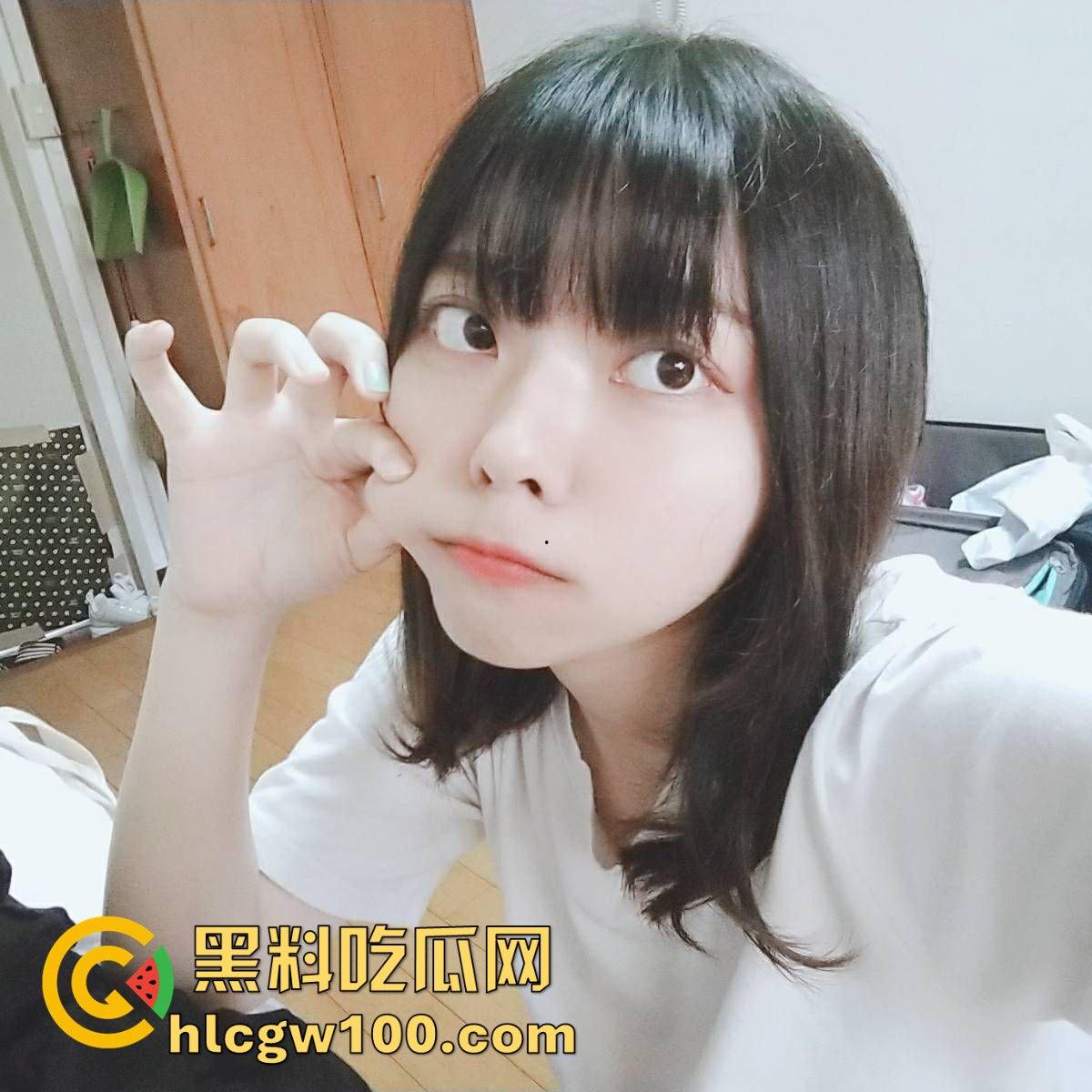 可爱COS！广东工商学院大一学妹【伊妍祺】与男友性爱记录曝光，白虎少女居然需求这么大 内容劲爆！-6