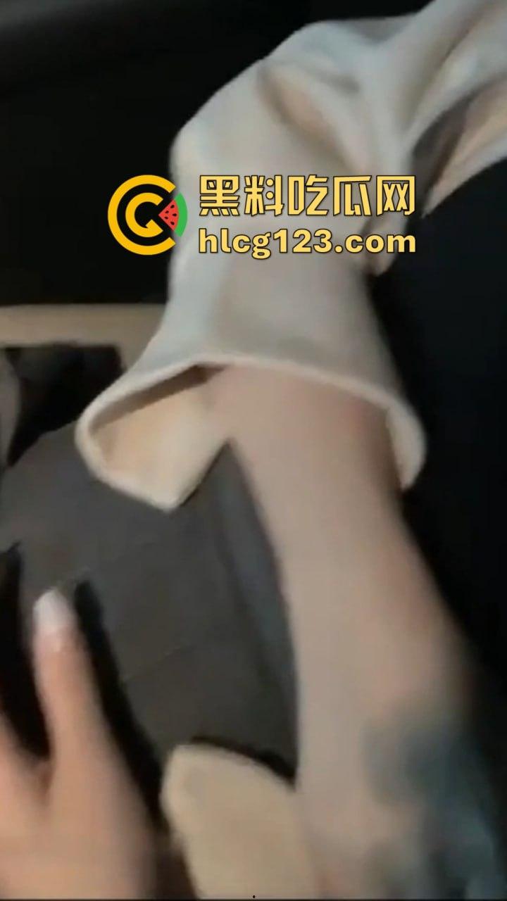 瓜友投稿：迷奸大学女同学，喝醉之后直接带到酒店内射，女主全程懵逼，估计以为是在做梦！-3