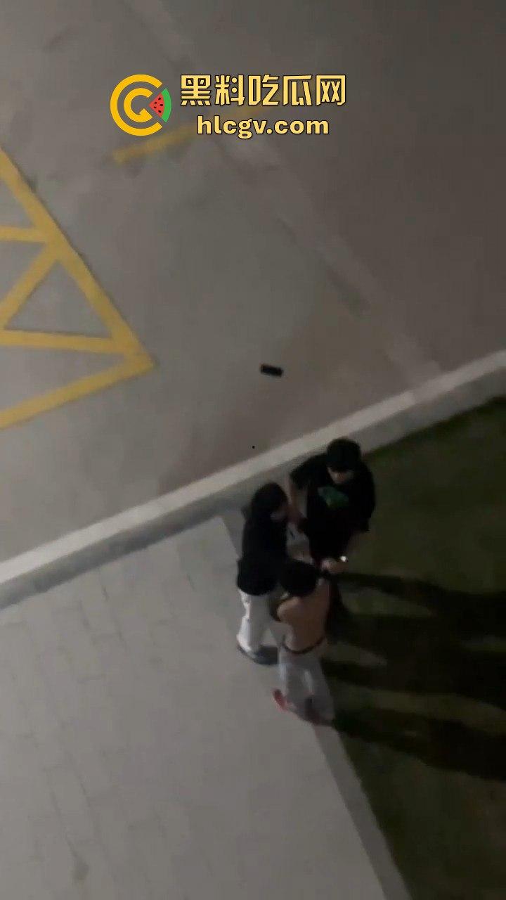 小仙女脚踏两条船惹怒男主,带小三校园漫步被逮个正着!原配男主怒揍一顿,小三还被安慰,真是个母0无疑!-8