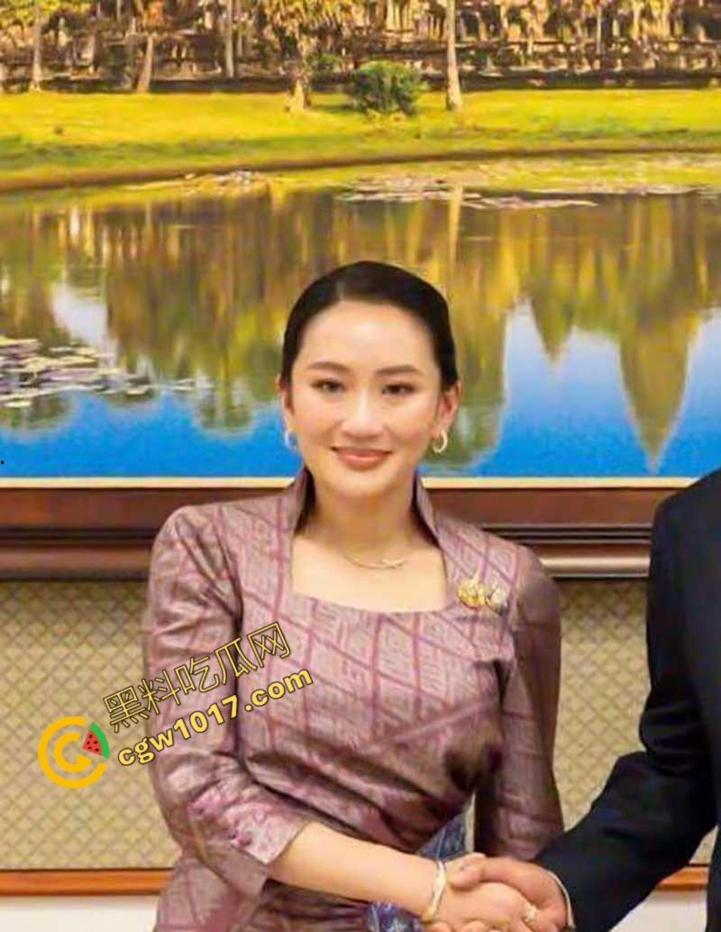 泰国女总理性爱丑闻泄密！极品巨乳，完美露脸，场景劲爆火辣，网民疯狂点击，震惊全球！-4