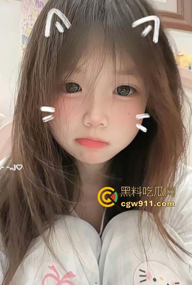 抖音可爱清纯网红【她那颗泪痣】约炮金主不雅视频流出,平日任凭金主调教各种私拍,极其反差淫荡!-3